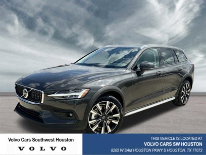 New 2025 Volvo V60 B5 Cross Country Ultra w/ Protection Package Premier