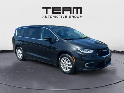Certified 2023 Chrysler Pacifica Touring-L