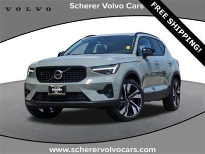 New 2025 Volvo XC40 B5 Plus w/ Climate Package