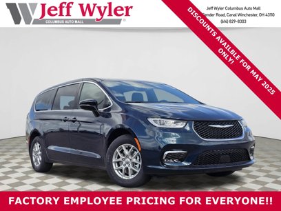 New 2025 Chrysler Pacifica Select