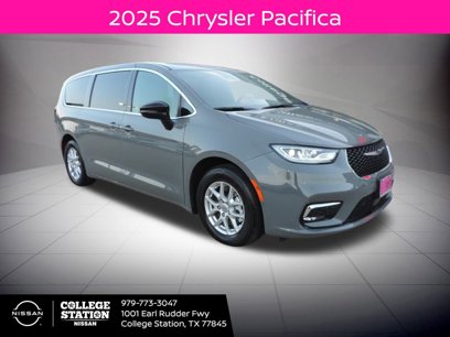 Used 2025 Chrysler Pacifica Select