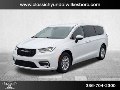 Used 2023 Chrysler Pacifica Touring-L