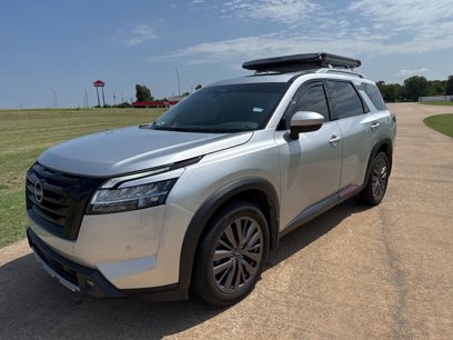 Used 2023 Nissan Pathfinder SL w/ Lighting Package (N92)