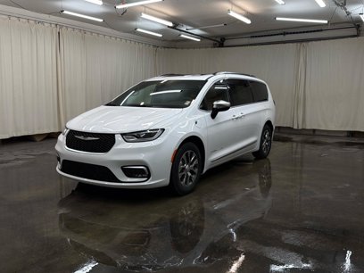 New 2025 Chrysler Pacifica Pinnacle