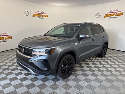 Used 2023 Volkswagen Taos SE w/ Panoramic Sunroof Package