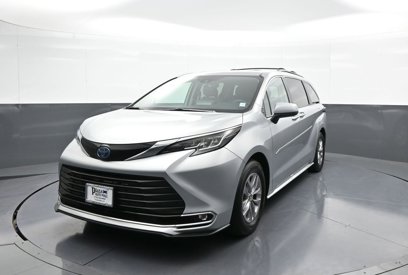 Certified 2022 Toyota Sienna XLE