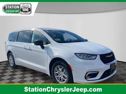 New 2025 Chrysler Pacifica Select