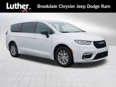 New 2026 Chrysler Pacifica Select