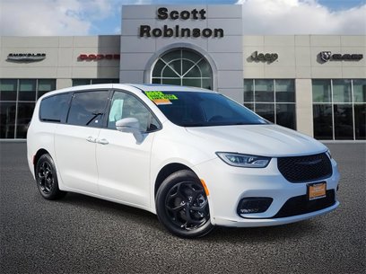 Used 2022 Chrysler Pacifica Limited w/ S Appearance Package