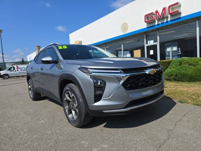 New 2025 Chevrolet Trax LT w/ Driver Confidence Package