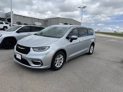 Used 2023 Chrysler Pacifica Touring-L