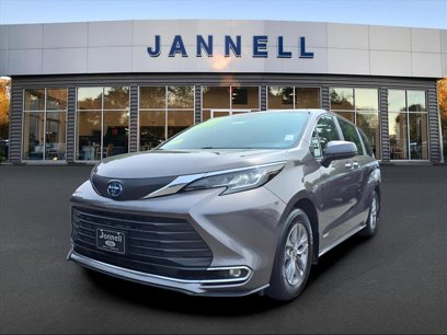Used 2021 Toyota Sienna XLE