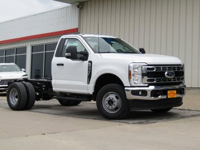 New 2025 Ford F350 4x4 Regular Cab DRW Super Duty