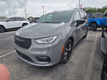 New 2025 Chrysler Pacifica Limited