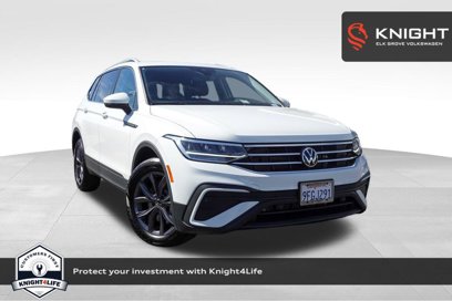 Used 2024 Volkswagen Tiguan SE w/ Panoramic Sunroof Package