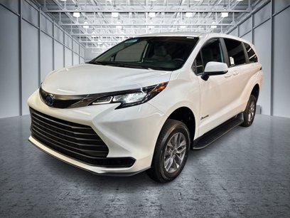 Used 2025 Toyota Sienna LE