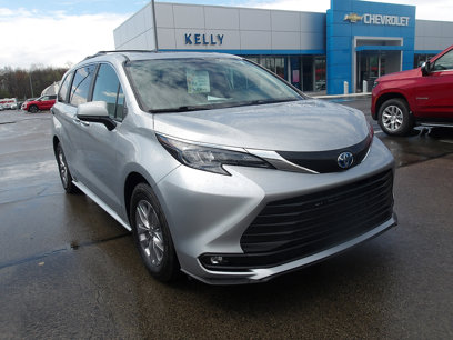 Used 2025 Toyota Sienna XLE