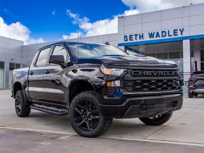 New 2025 Chevrolet Silverado 1500 Custom Trail Boss w/ Dark Appearance Package