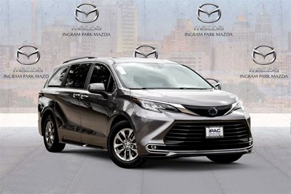 Used 2023 Toyota Sienna XLE