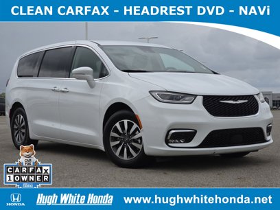 Used 2022 Chrysler Pacifica Touring-L w/ Uconnect Theater Family Group