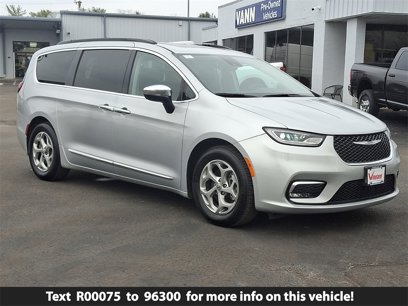 Used 2023 Chrysler Pacifica Limited