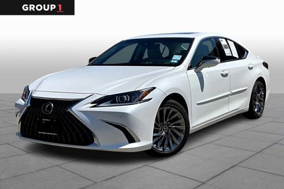 Used 2025 Lexus ES 300h w/ Luxury Package