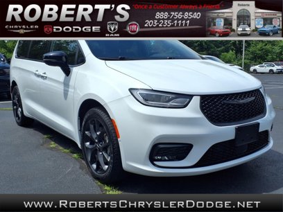 Used 2023 Chrysler Pacifica Limited w/ S Appearance Package