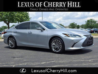 Used 2024 Lexus ES 300h w/ Luxury Package