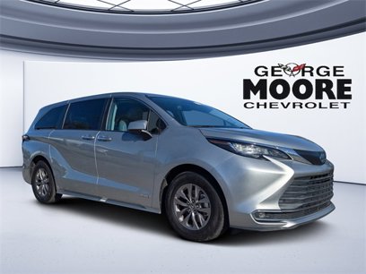 Used 2021 Toyota Sienna XLE
