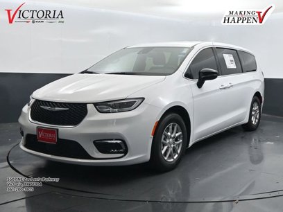 New 2026 Chrysler Pacifica Select
