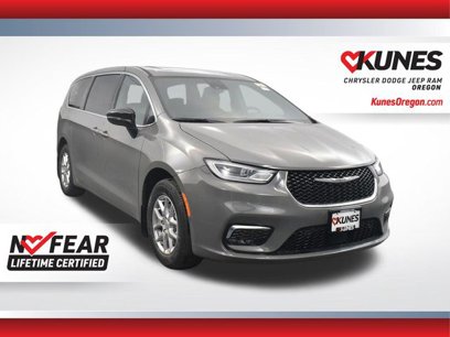 New 2025 Chrysler Pacifica Select