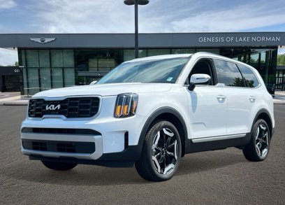 Used 2024 Kia Telluride S w/ S Sunroof Package