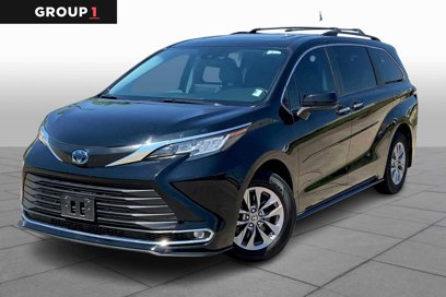 Used 2022 Toyota Sienna XLE