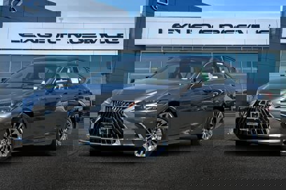 New 2025 Lexus ES 300h w/ Luxury Package