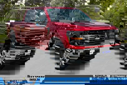 New 2025 Ford F150 XLT w/ Equipment Group 302A MID