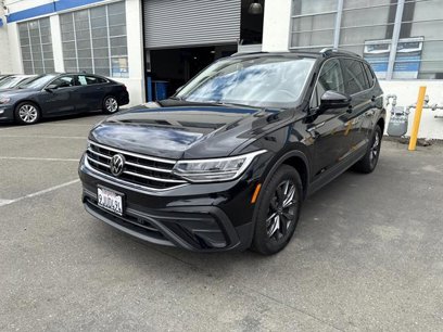 Used 2023 Volkswagen Tiguan SE w/ Panoramic Sunroof Package