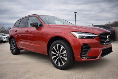 New 2025 Volvo XC60 B5 Core w/ Climate Package