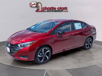 New 2025 Nissan Versa SR w/ Trunk Package