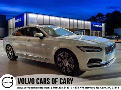 New 2025 Volvo XC40 B5 Core w/ Climate Package