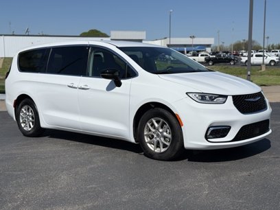 Used 2024 Chrysler Pacifica Touring-L