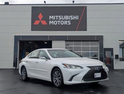 Used 2021 Lexus ES 300h w/ Accessory Package 2