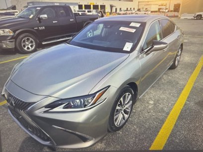 Used 2019 Lexus ES 300h w/ Luxury Package