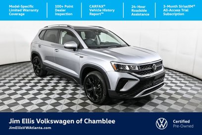 Used 2024 Volkswagen Taos SE w/ Panoramic Sunroof Package