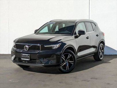 Used 2025 Volvo XC40 B5 Core