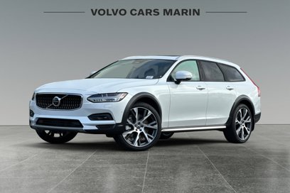 New 2026 Volvo V90 B6 Cross Country Ultra w/ Climate Package