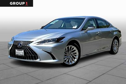 Used 2022 Lexus ES 300h w/ Luxury Package