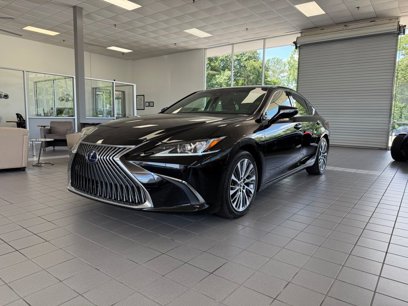 Used 2019 Lexus ES 300h w/ Luxury Package
