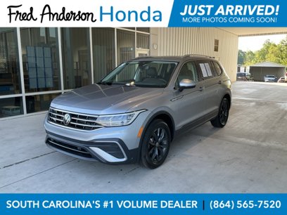 Used 2024 Volkswagen Tiguan SE w/ Panoramic Sunroof Package