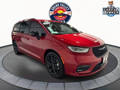 Used 2024 Chrysler Pacifica Touring-L w/ S Appearance Package