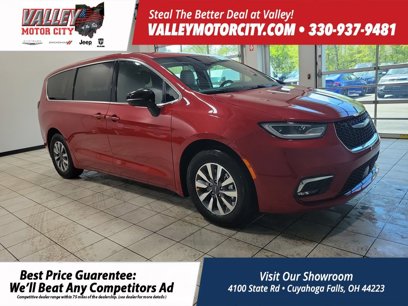 New 2025 Chrysler Pacifica Select